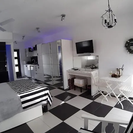 The Pervoli - Pool - Close To