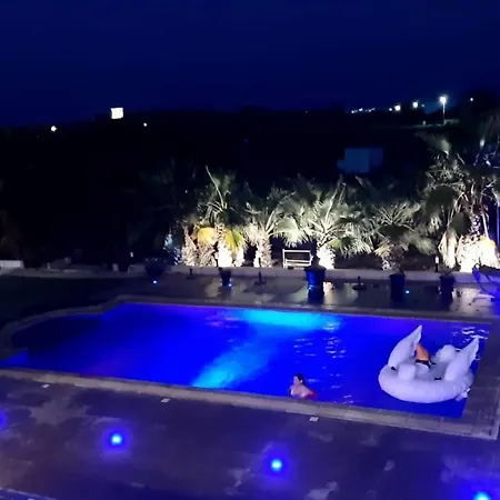 The Pervoli - Pool - Close To アパート *