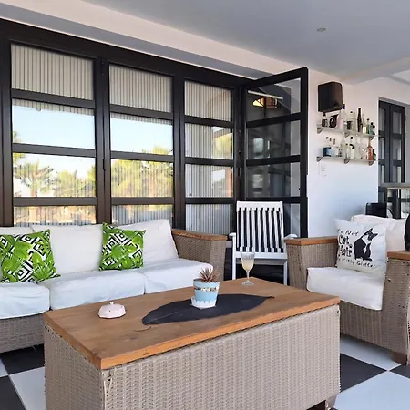 The Pervoli - Pool - Close To *