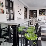 The Pervoli - Pool - Close To Apartment Larnaca