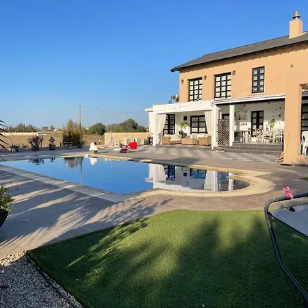 The Pervoli - Pool - Close To Daire Larnaca