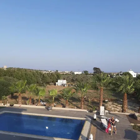 The Pervoli - Pool - Close To Apartment Larnaca