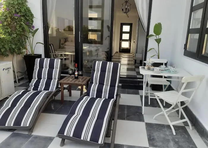 The Pervoli - Pool - Close To Apartmán