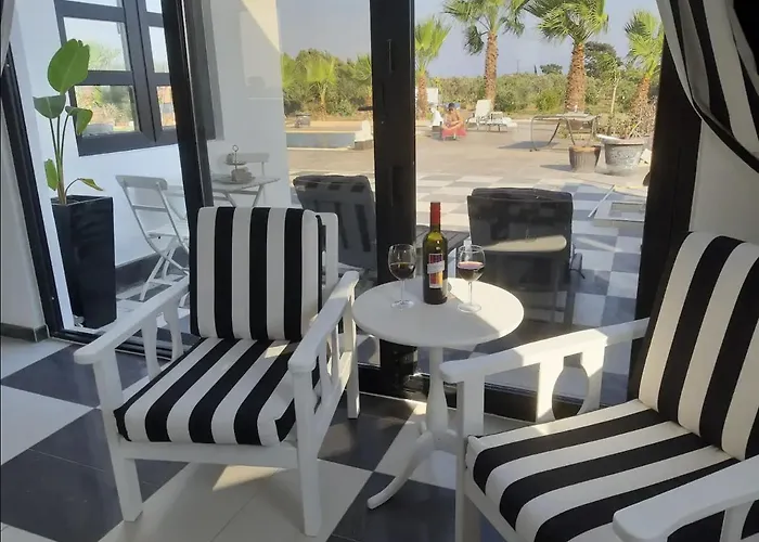 The Pervoli - Pool - Close To Apartmán