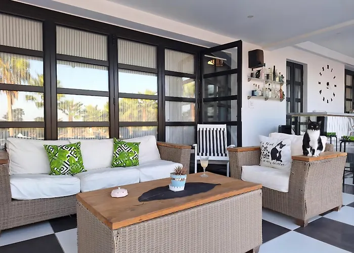 The Pervoli - Pool - Close To *